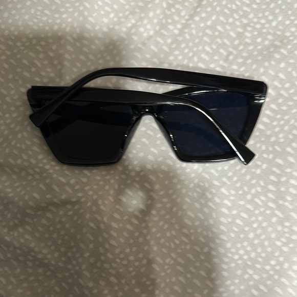 Trendy Black Sunglasses Set - Picture 12 of 12